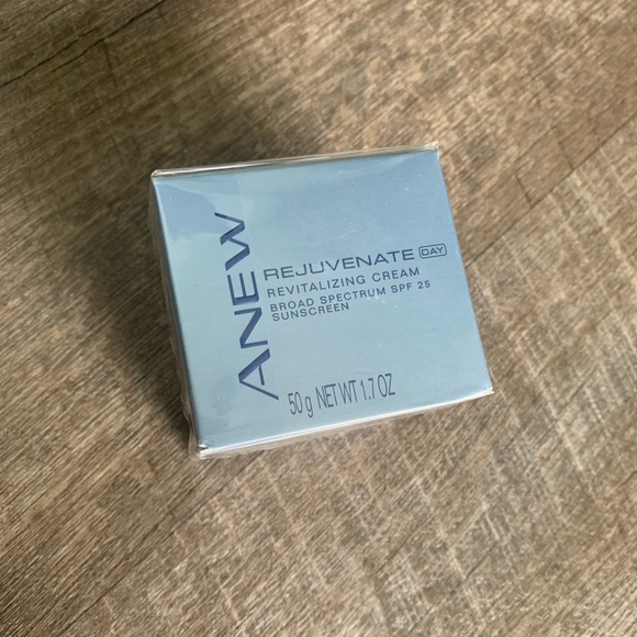 Anew Rejuvinate revitalizing day cream - Picture 1 of 1